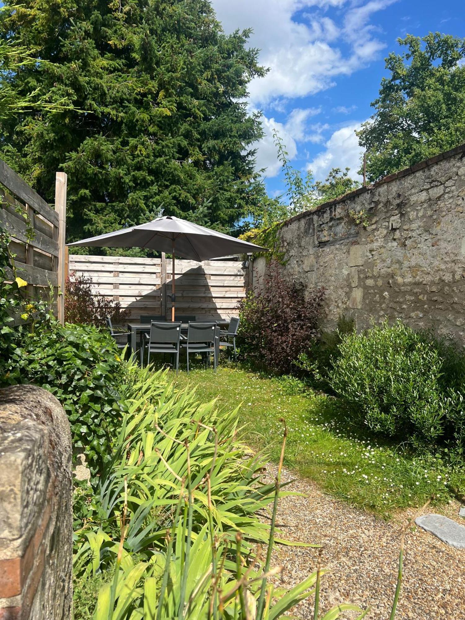 L'Atypique, Charmante Maison Avec Jardin Clos Villa Amboise Exterior photo